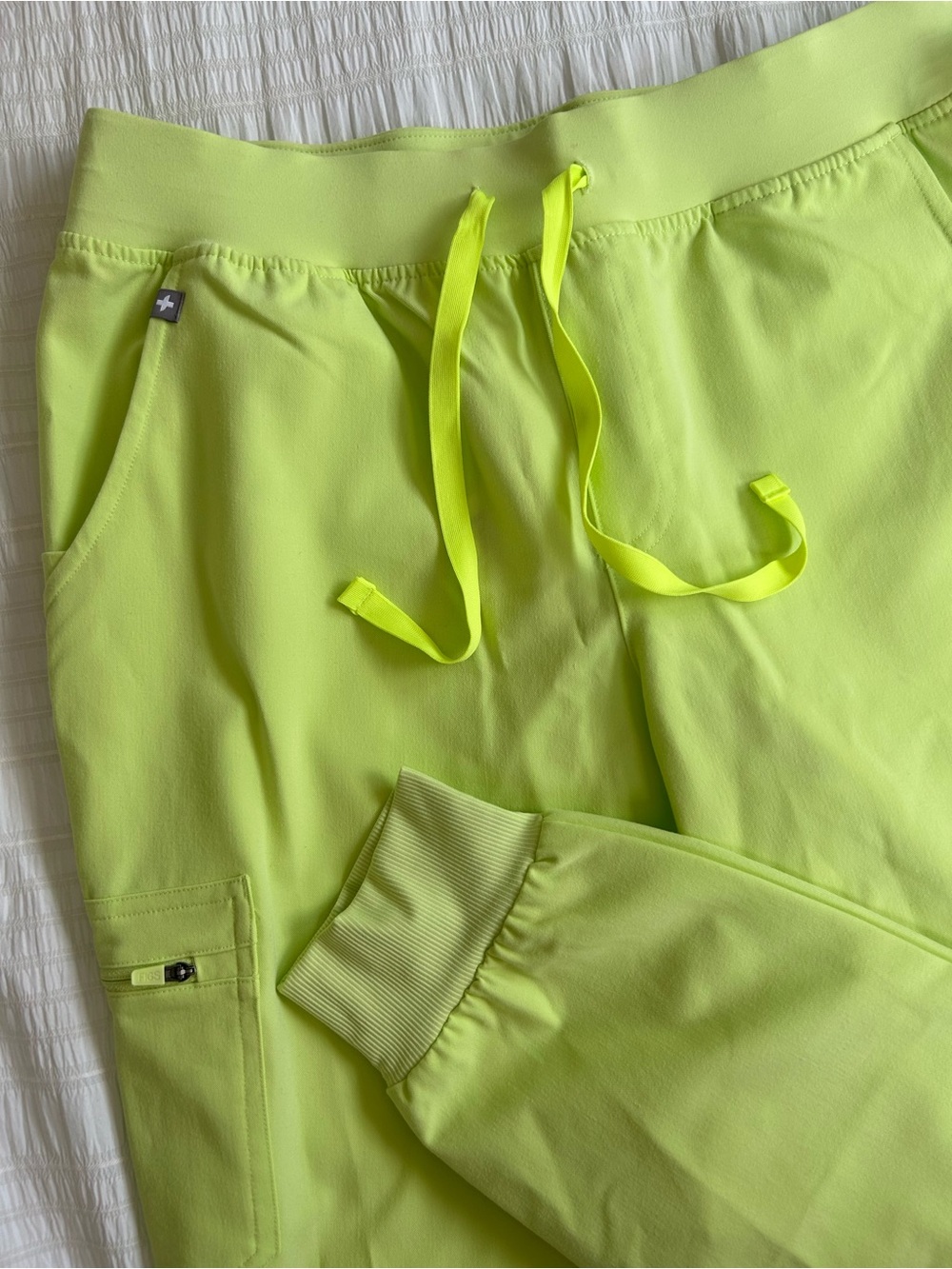 Figs Women’s Sea Mist Scrubs Set! - Picture 5 of 5